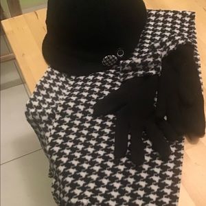Gloves hat and scarf